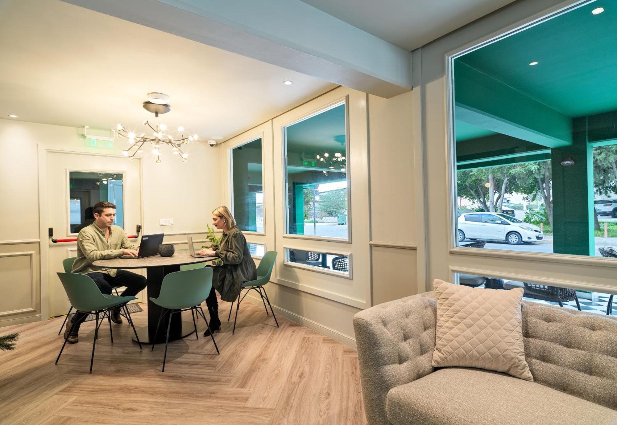 Liv The City Suites Adults Only Λάρνακα Εξωτερικό φωτογραφία